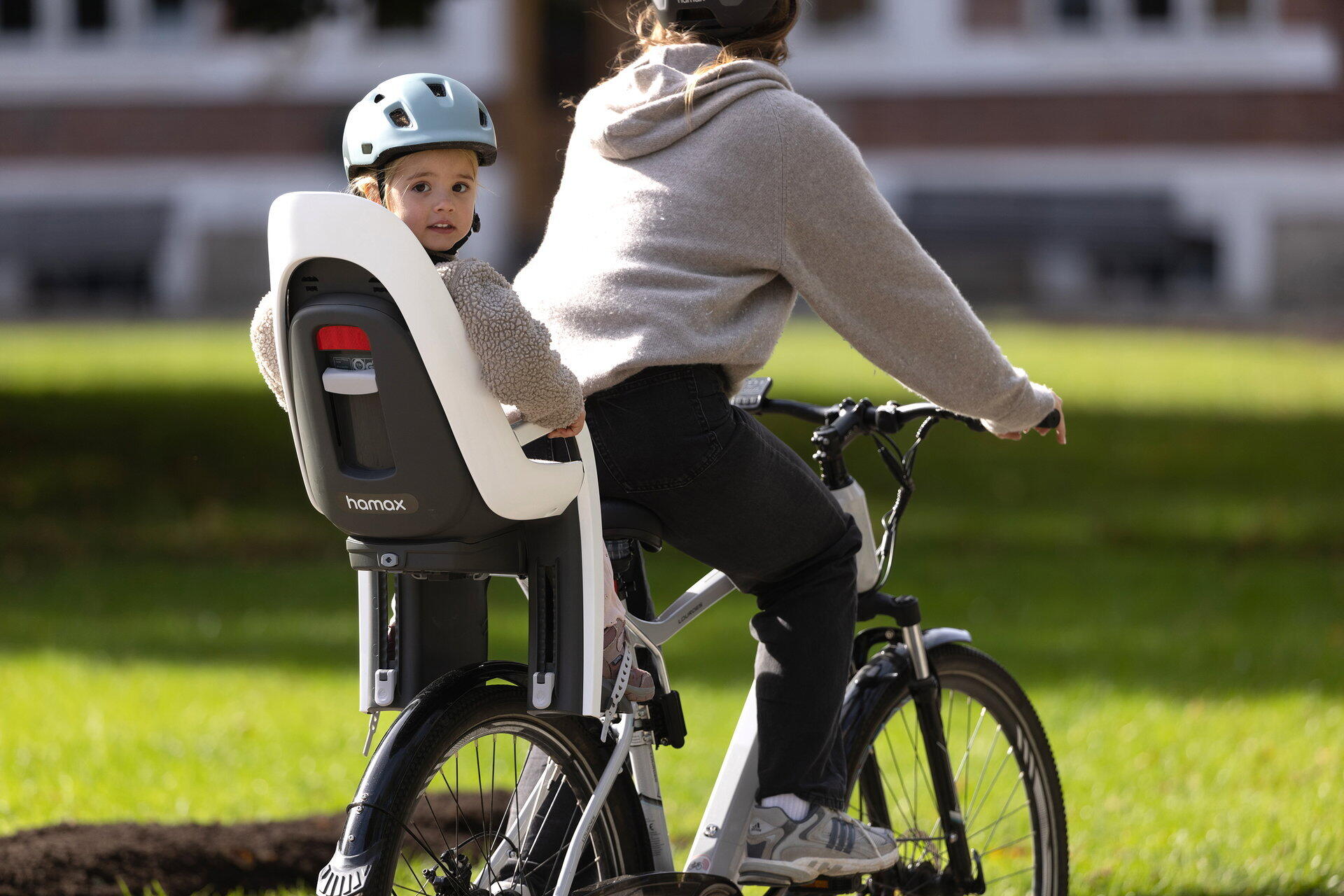 ONESPORT OT18 Vélo électrique 26″- 250W – Batterie Amovible 36V/14.4Ah – Frein à disque – Shimano 7 Vitesses – Autonomie 70km Blanc